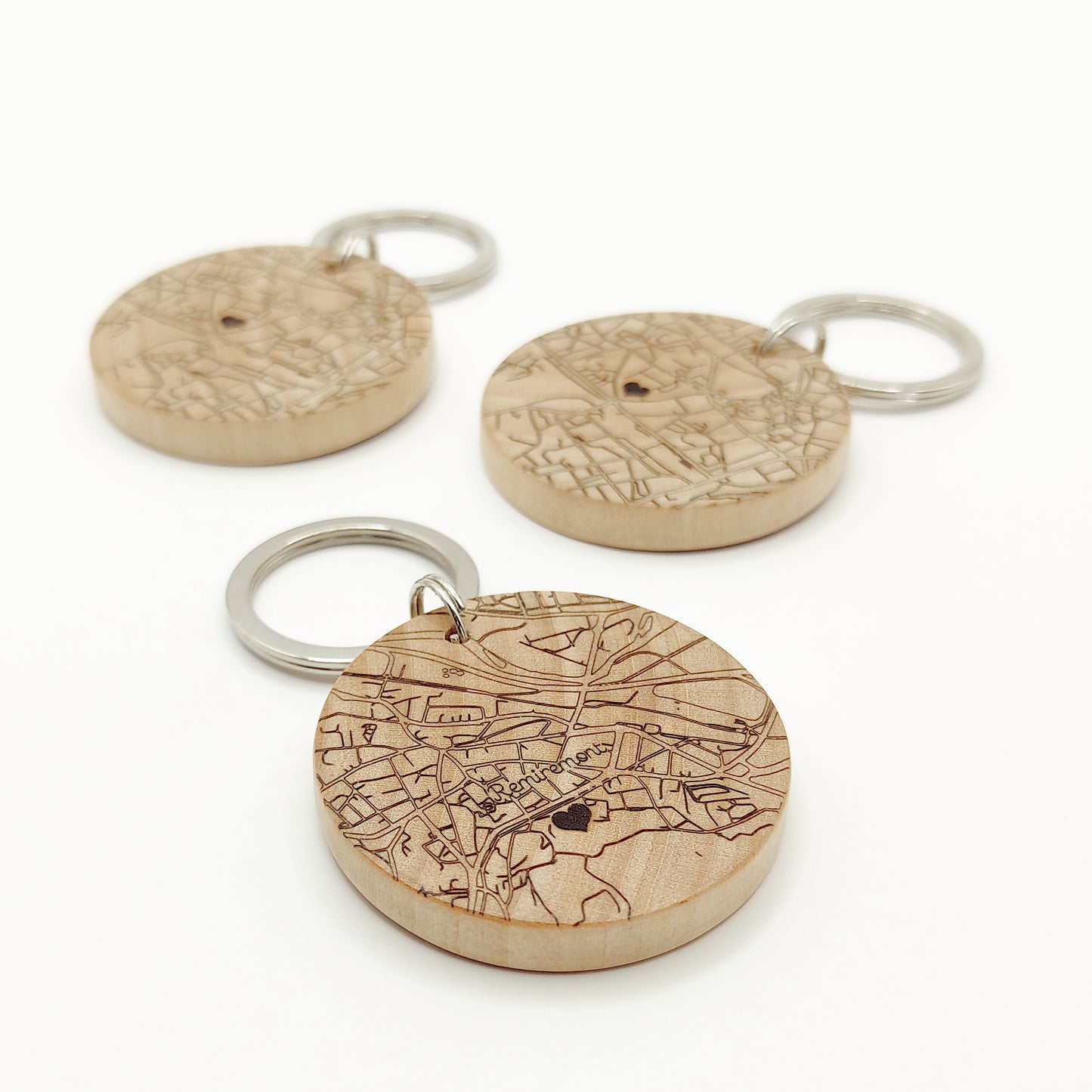 Porte-clés en bois massif "Maps" – Un souvenir gravé