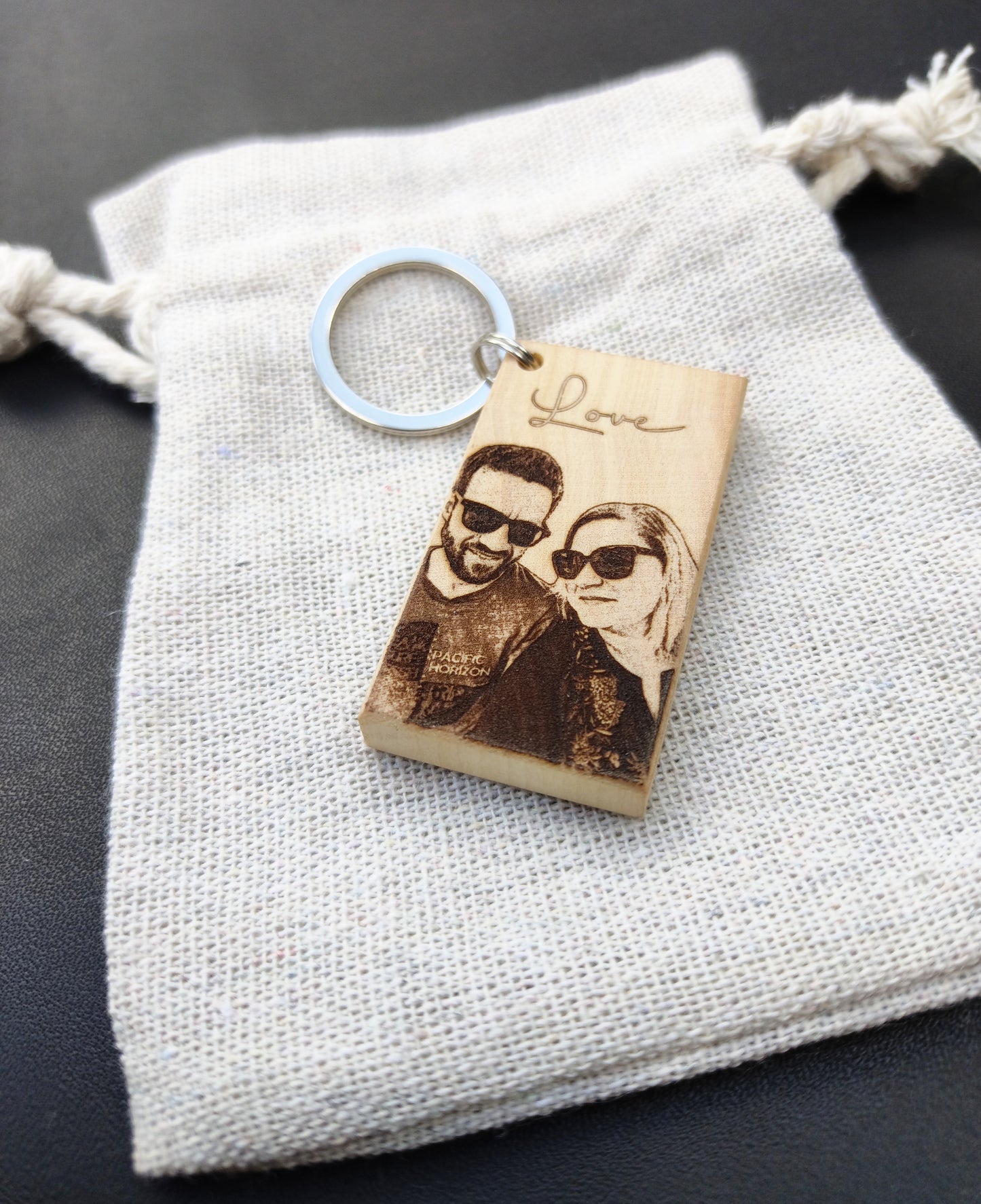 Porte-clés en bois massif personnalisé – Gravure photo et texte