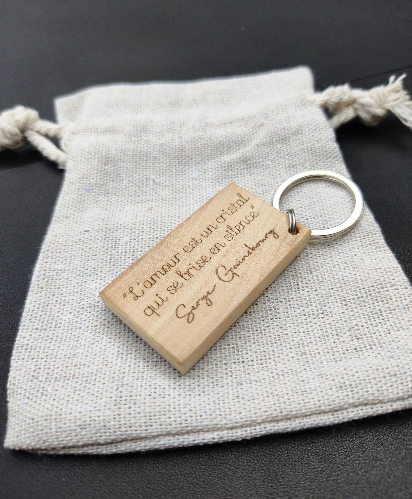 Porte-clés en bois massif personnalisé – Gravure photo et texte