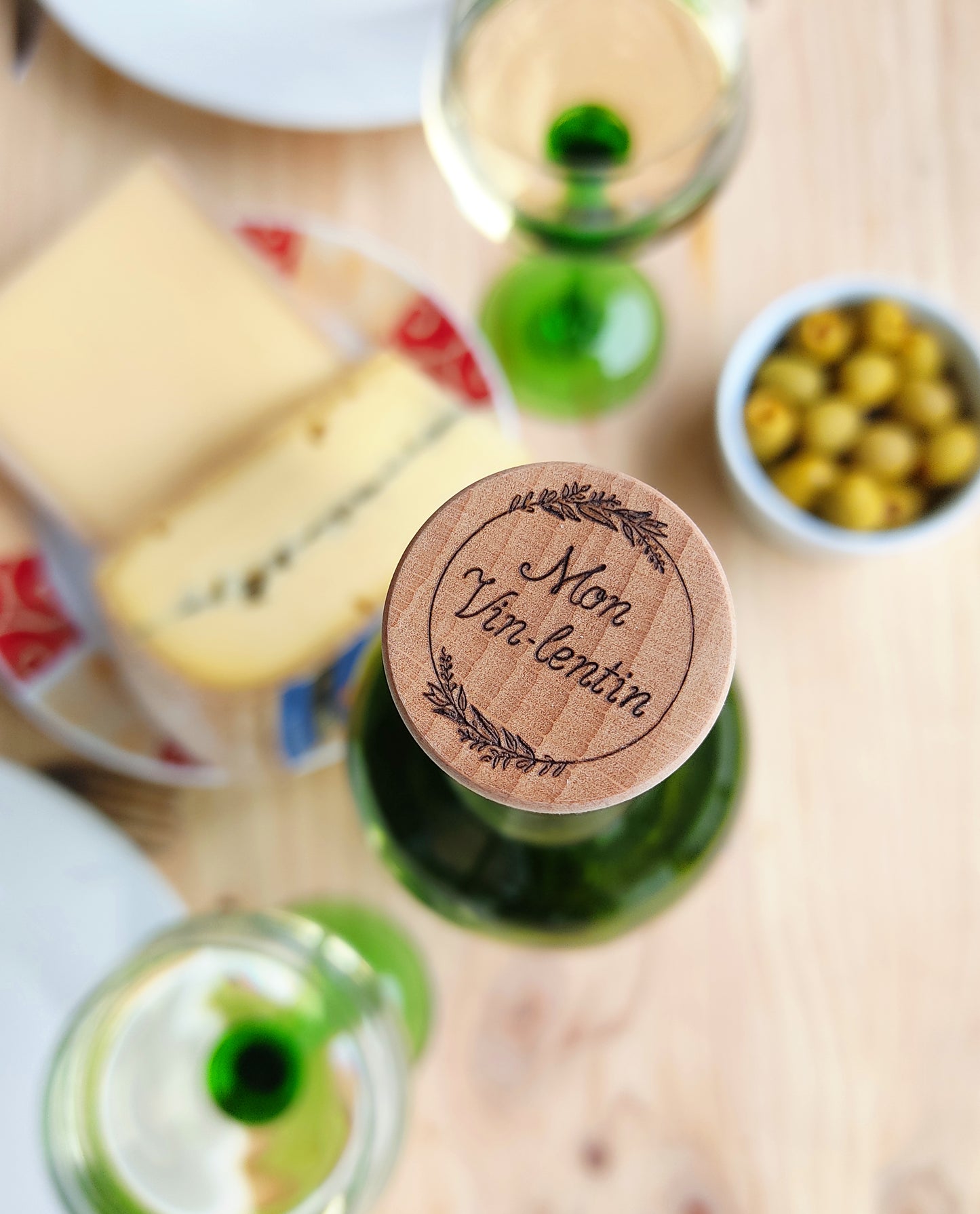 Bouchon bouteille de vin soleil, étoiles et initiales - L'Atelier du bois 88