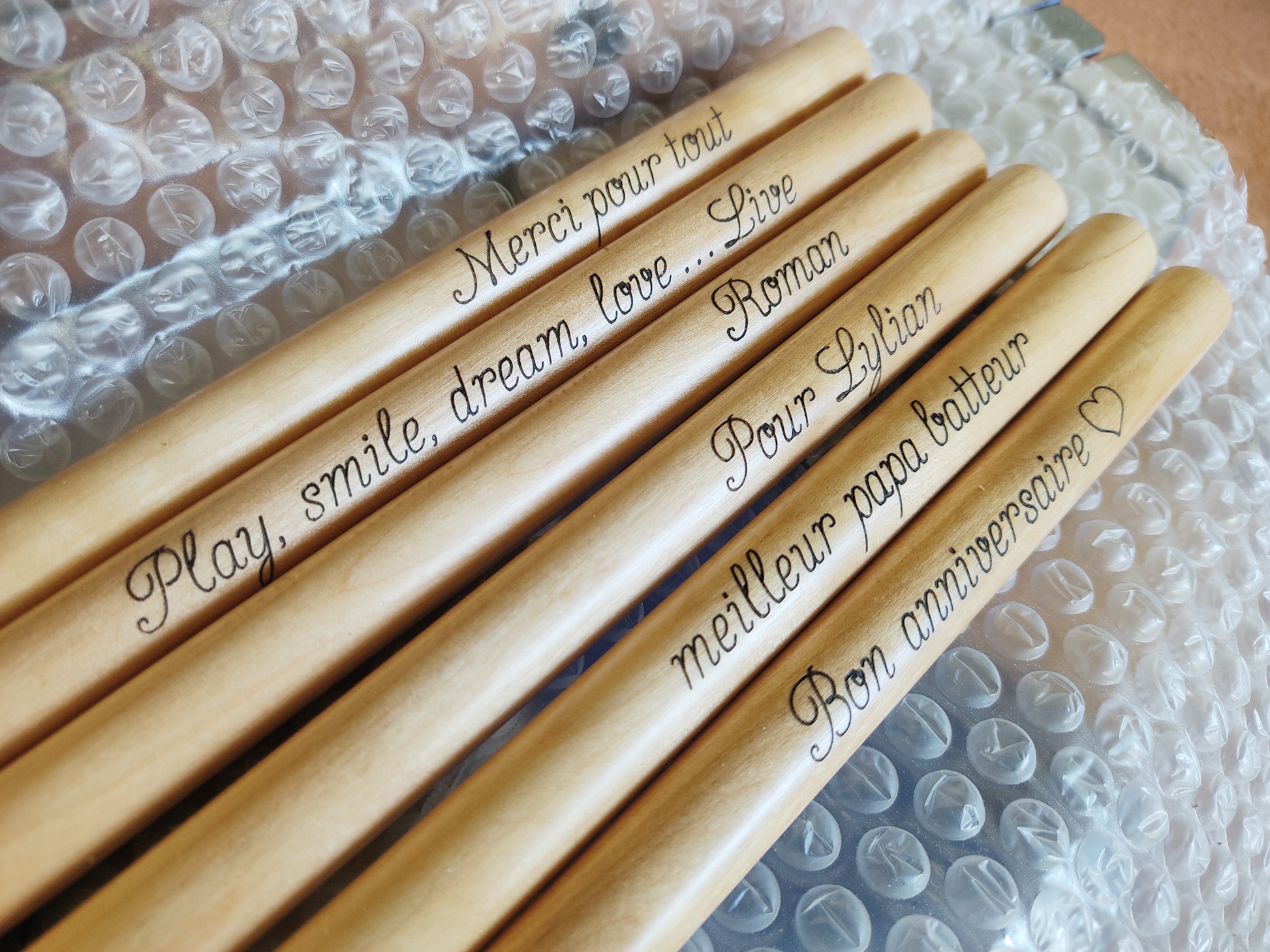 Baguettes batterie personnalisées - L'Atelier du bois 88