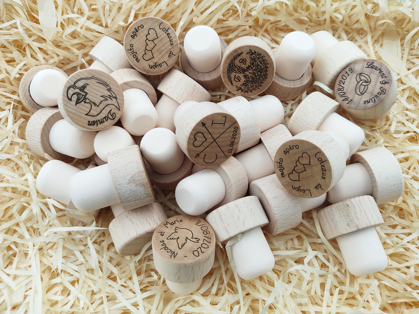 Bouchon bouteille de vin soleil, étoiles et initiales - L'Atelier du bois 88