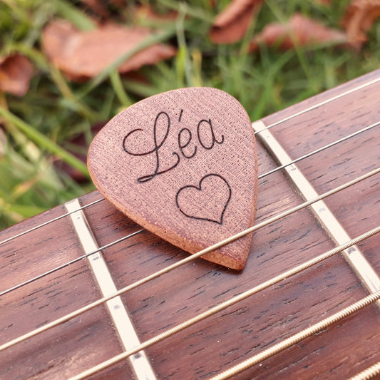 Médiator acajou motif coeur - L'Atelier du bois 88