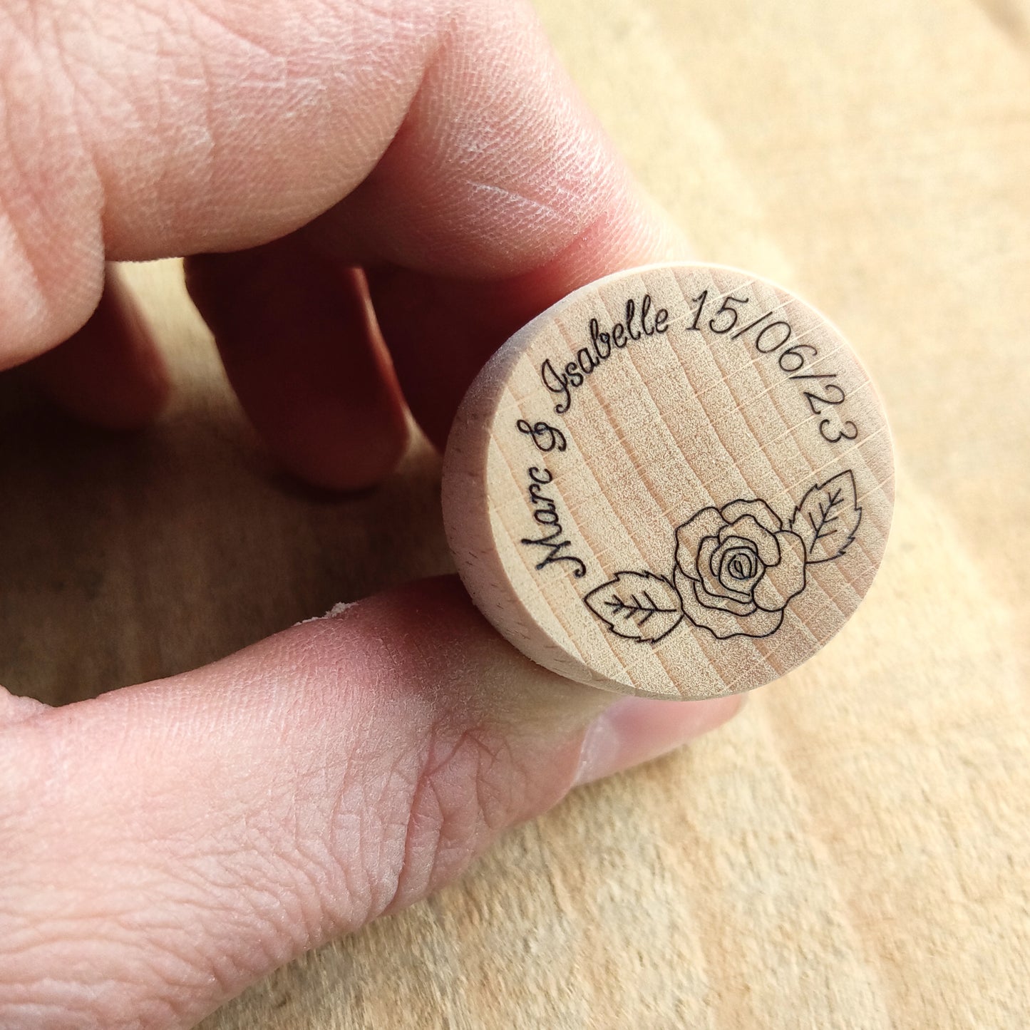Bouchon bouteille de vin personnalisé motif floral - L'Atelier du bois 88