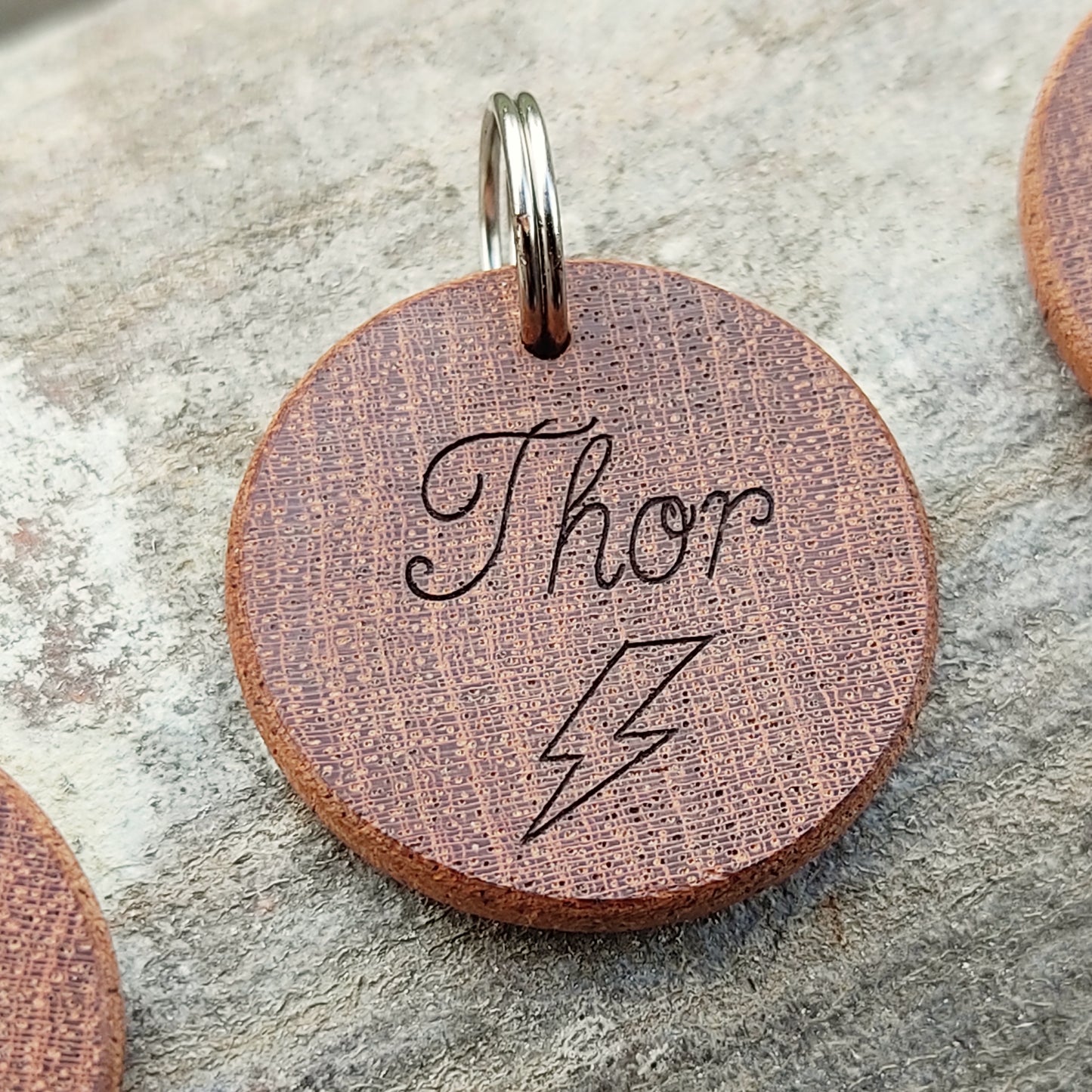 Médaille pour chat en bois massif - L'Atelier du bois 88