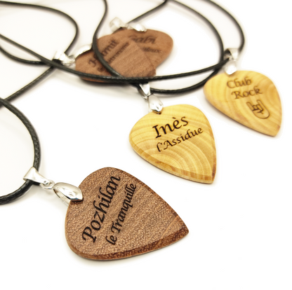 Pendentif médiator prunier ou acajou massif