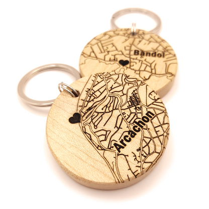 Porte-clés en bois massif "Maps" – Un souvenir gravé