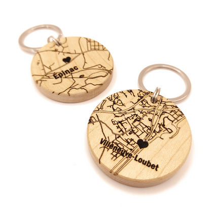 Porte-clés en bois massif "Maps" – Un souvenir gravé