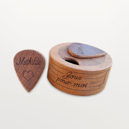 Boîte à médiators de guitare personnalisée, support en bois pour médiators de guitare, médiator de guitare gravé avec étui, mini boîte à bijoux, cadeaux pour papa, maman, musicien, anniversaire, Noël Boîte à médiators de guitare personnalisée, support en bois pour médiators de guitare, médiator de guitare gravé avec étui, mini boîte à bijoux, cadeaux pour papa, maman, musicien, anniversaire, Noël