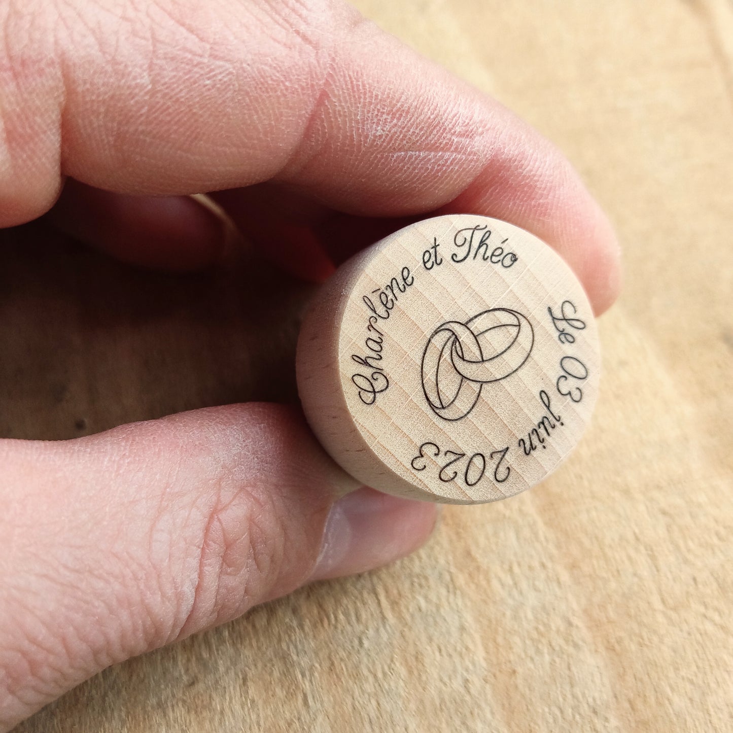 Bouchon bouteille de vin personnalisé Mariage - L'Atelier du bois 88