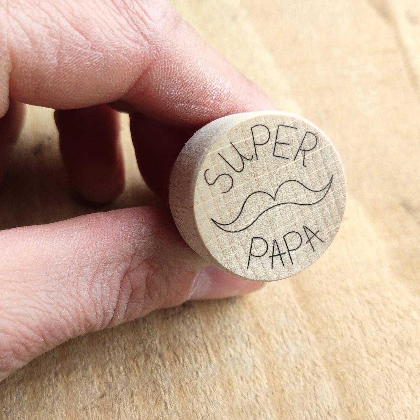 Bouchon bouteille de vin personnalisé Super Papa, Papi .... - L'Atelier du bois 88